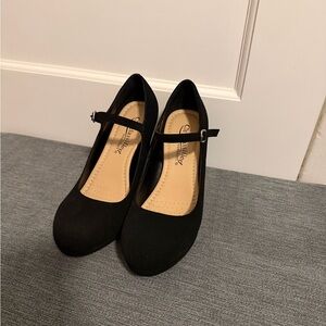 Women's Black Pumps